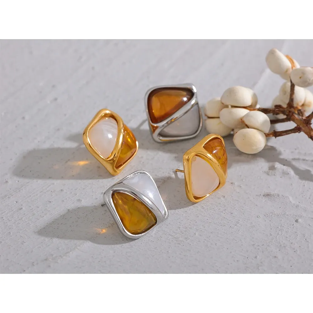 Yhpup Vintage Square Caramel Resin Stud Earrings in PVD Gold Steel