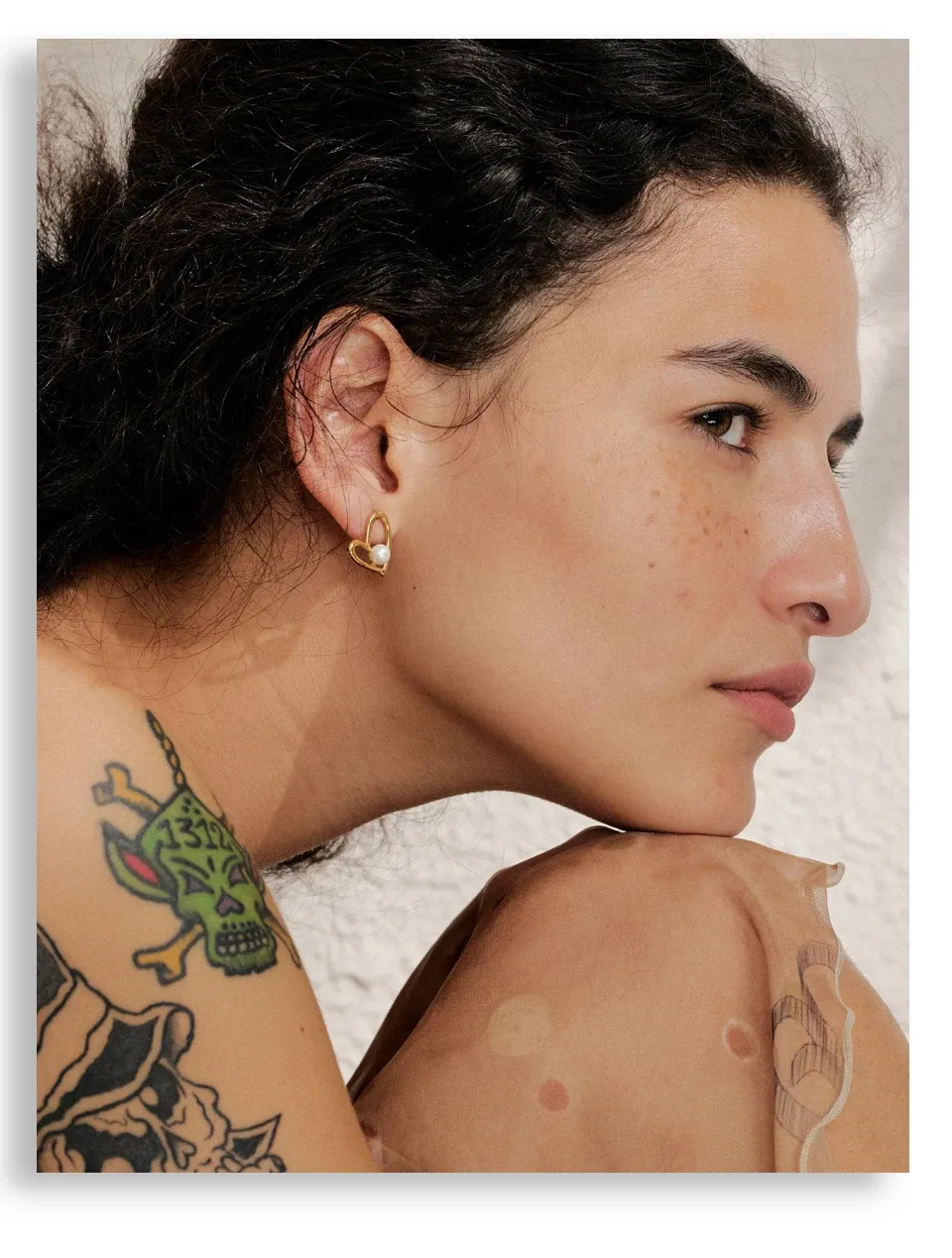 Yhpup Hollow Heart Pearl Stud Earrings