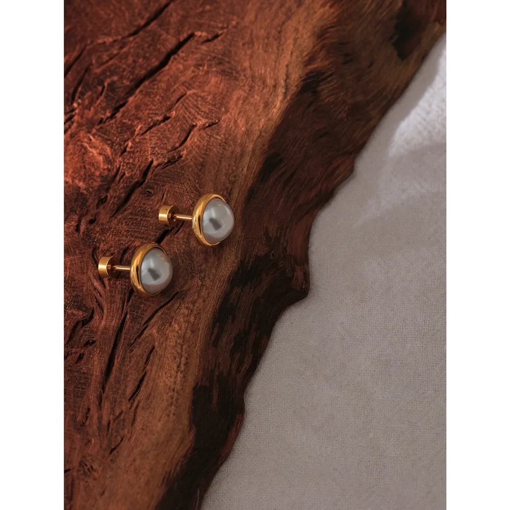 Yhpup Pearl Screw-Back Stud Earrings in Gold-Tone Steel
