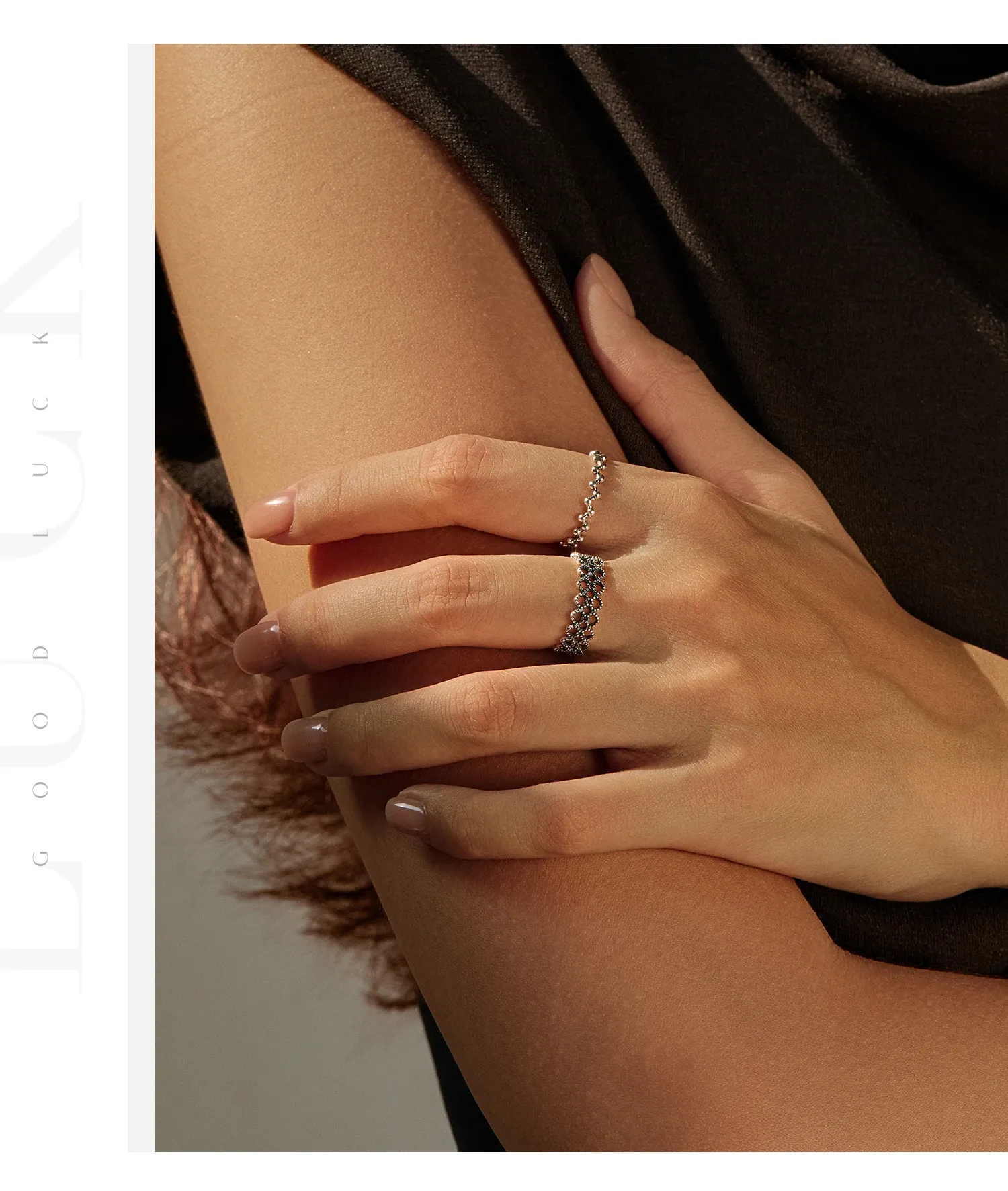 MODIAN Retro Hollow Heart Sterling Silver Cocktail Ring