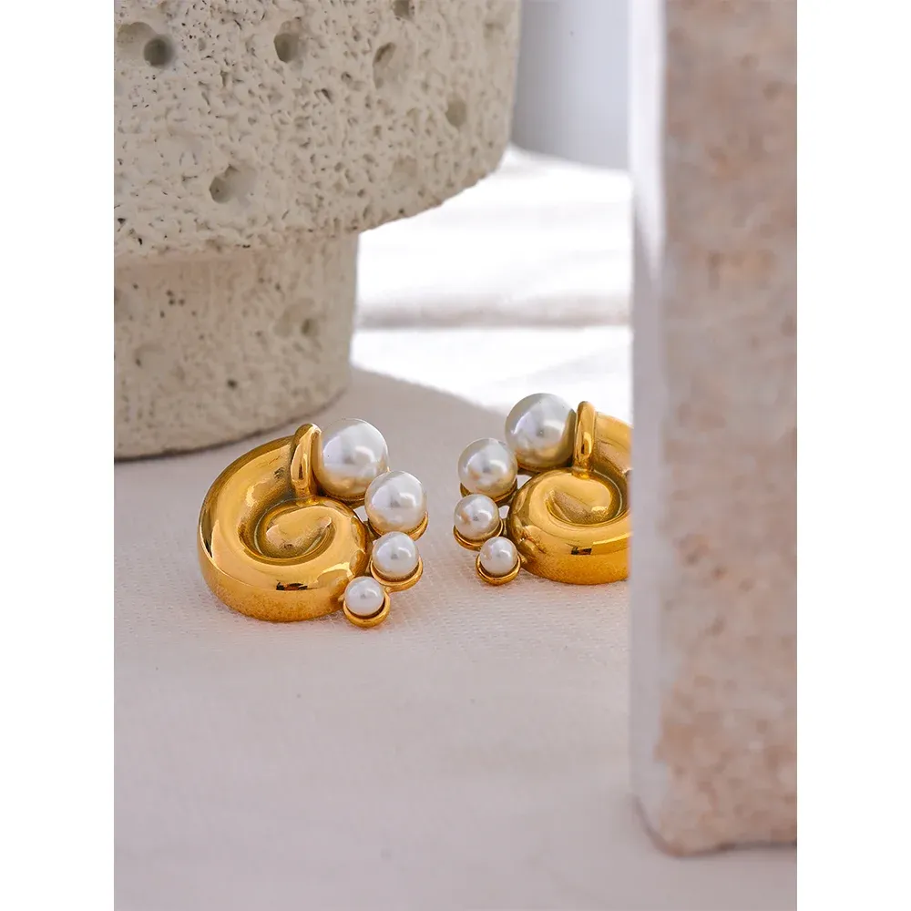Yhpup Gold-Plated Pearl Conch Stud Earrings