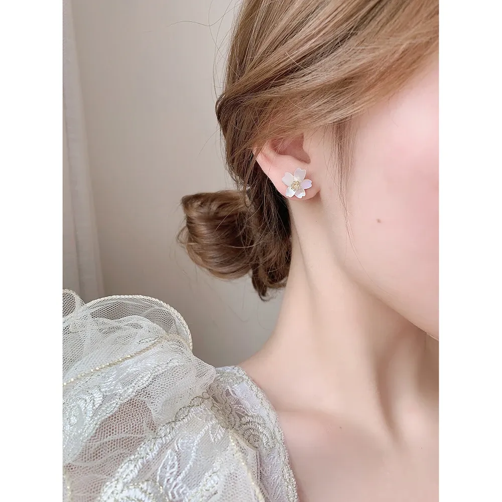 Natural Shell Flower Stud Earrings in White with S925 Post