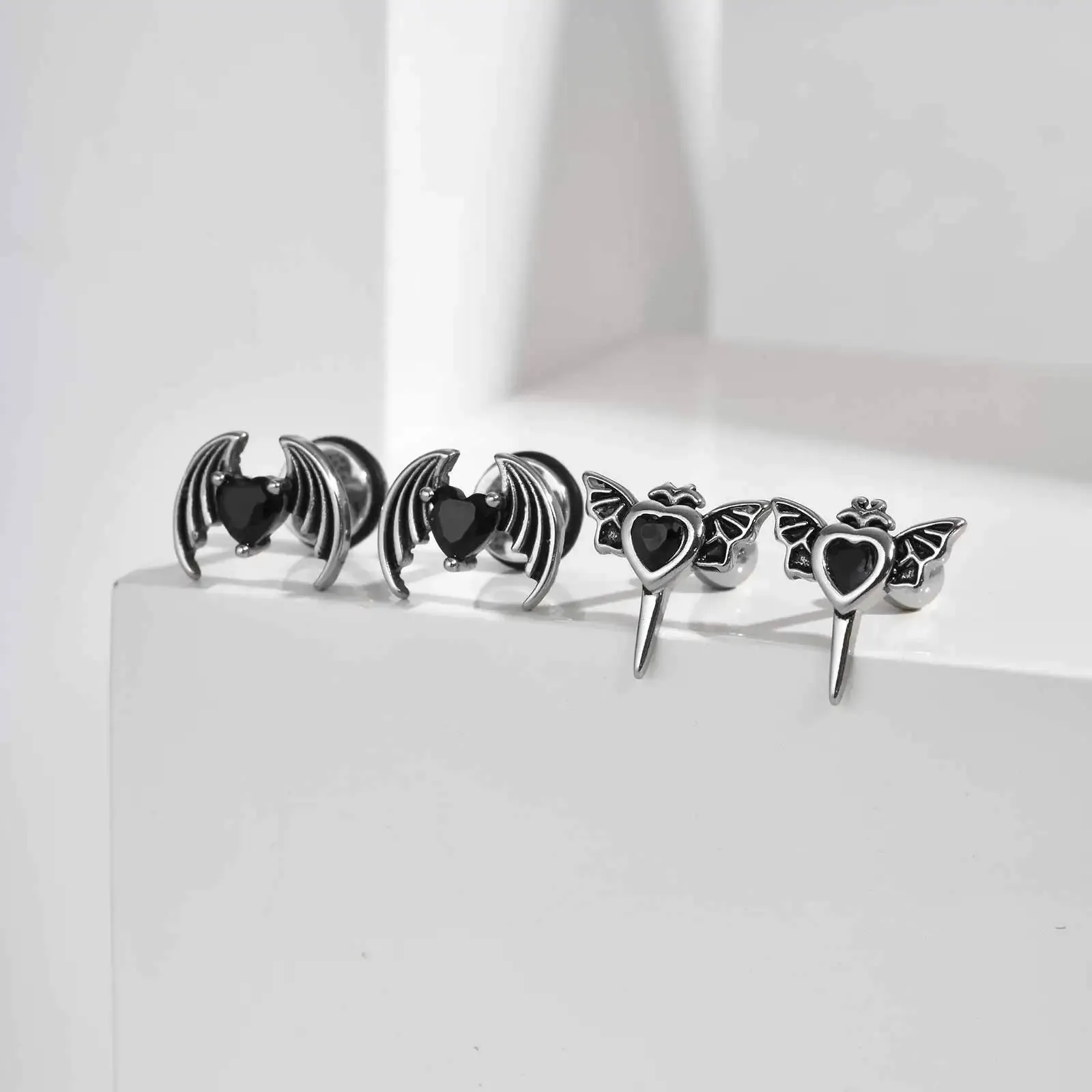 Vnox Heart Zircon Wing Screw-Back Stud Earrings
