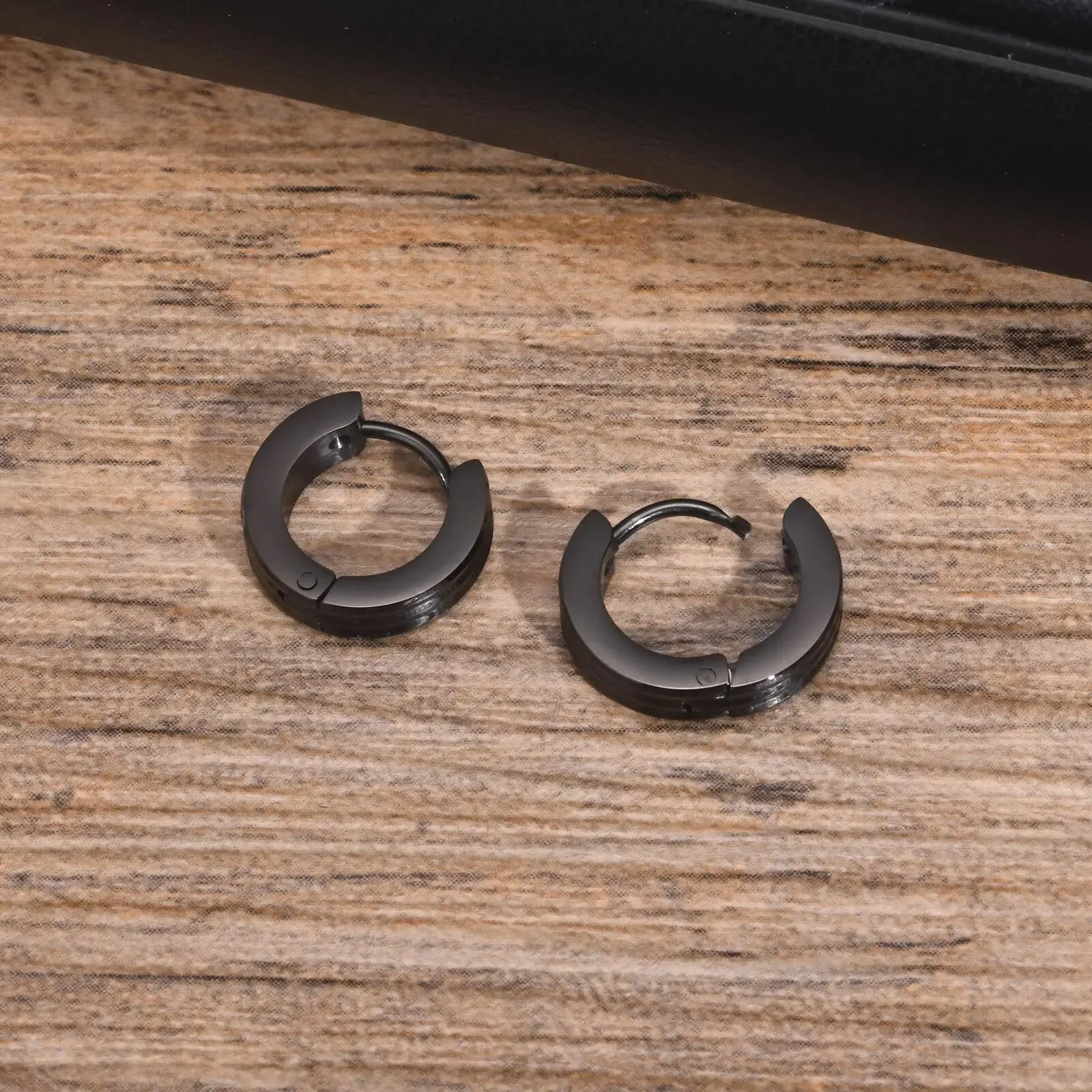 Vnox Black Grooved Stainless Steel Hoop Earrings for Men